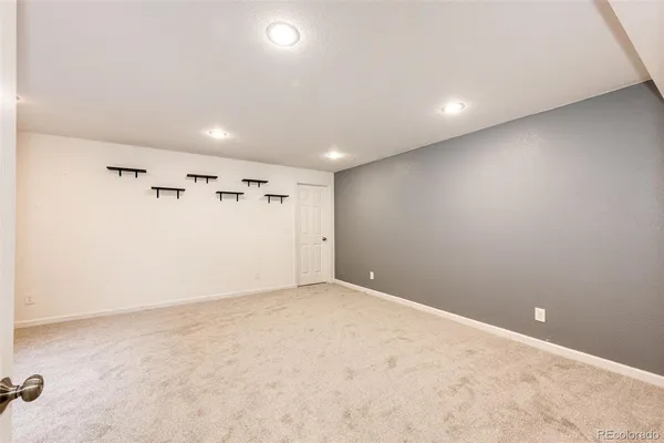 an empty room with a empty space