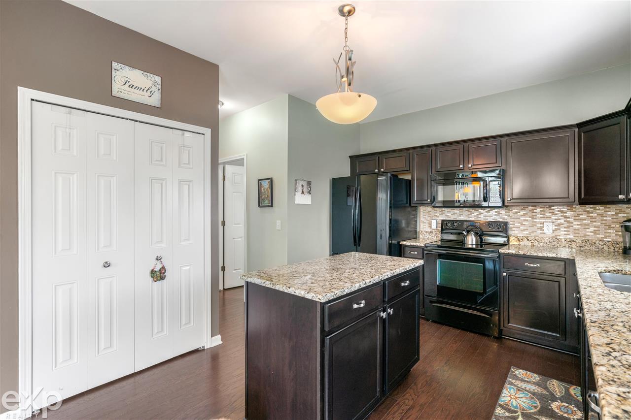 47388 Gloede Road Macomb, MI 48044 - Photo 13 of 41 50076499-12.JPG