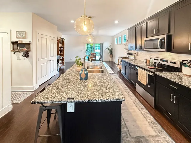 $2,600 | 2214 24th Avenue North, Nashville, TN 37208