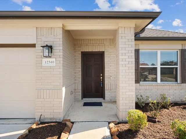 $325,000 | 12340 North Chestnut Hills Road, Conroe, TX 77303