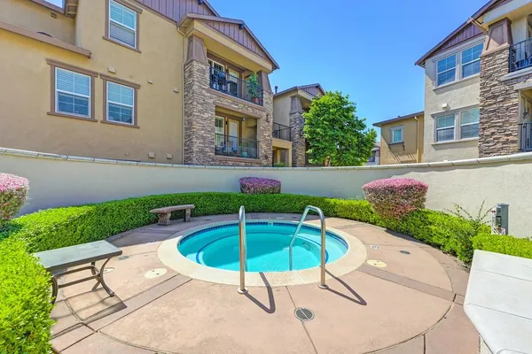 $374,900 | 6530 Hearthstone Circle, Unit CI611, Rocklin, CA 95677