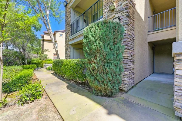 $374,900 | 6530 Hearthstone Circle, Unit CI611, Rocklin, CA 95677
