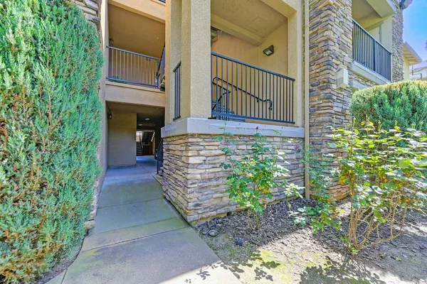 $374,900 | 6530 Hearthstone Circle, Unit CI611, Rocklin, CA 95677