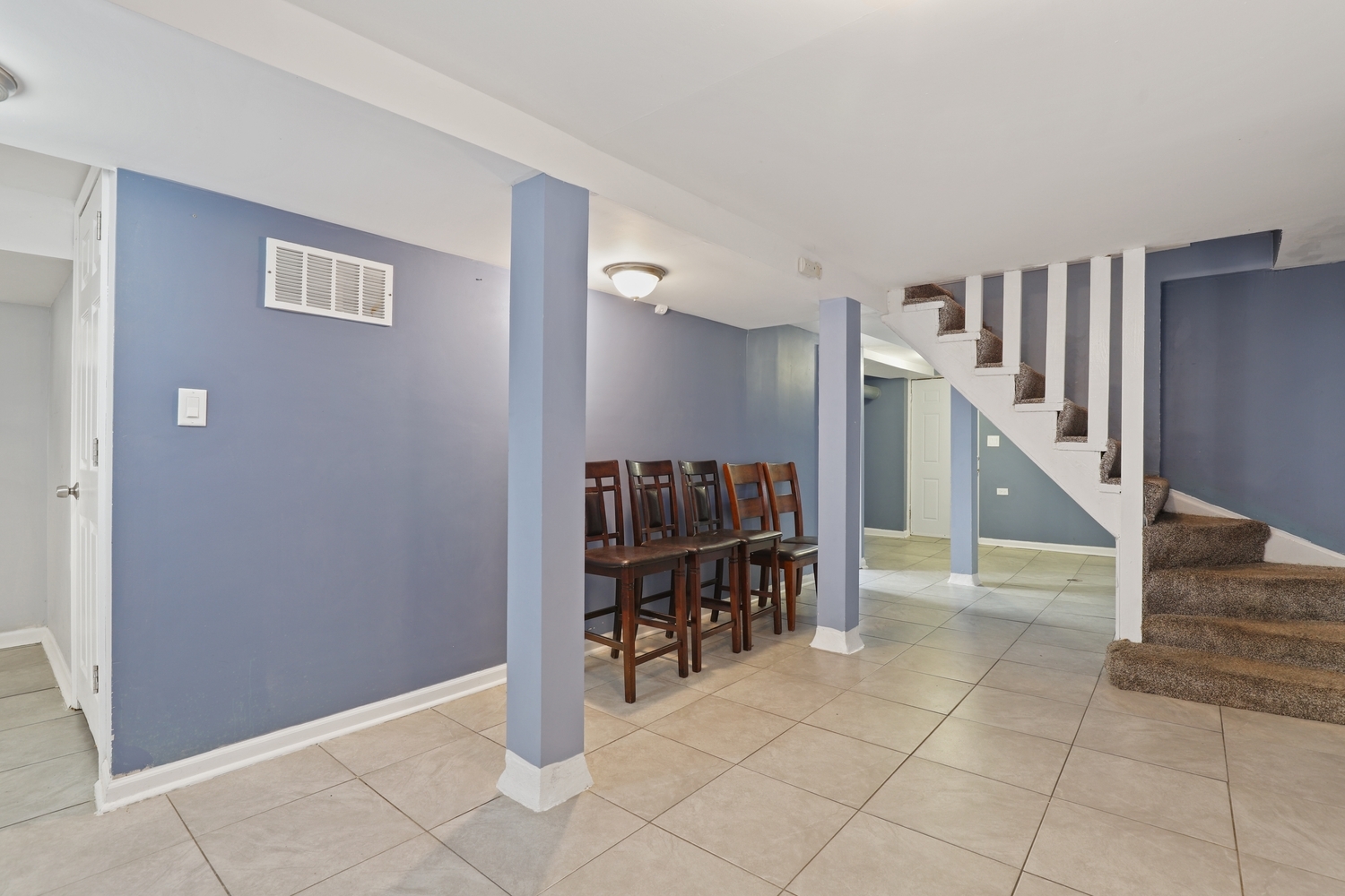 8810 South Racine Avenue Chicago, IL 60620 - Photo 15 of 23 a view of entryway and hall