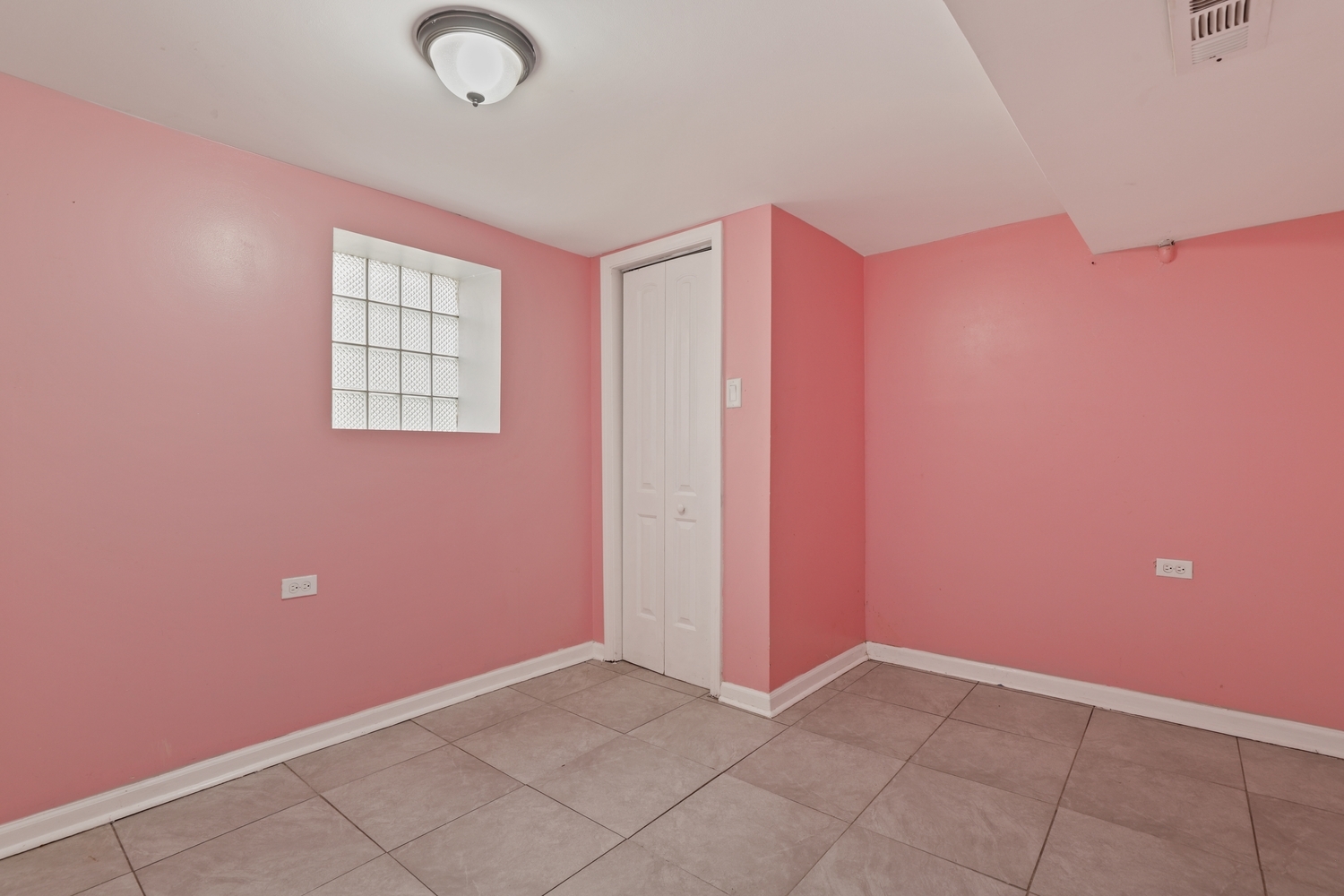 8810 South Racine Avenue Chicago, IL 60620 - Photo 18 of 23 a view of an empty room with a window