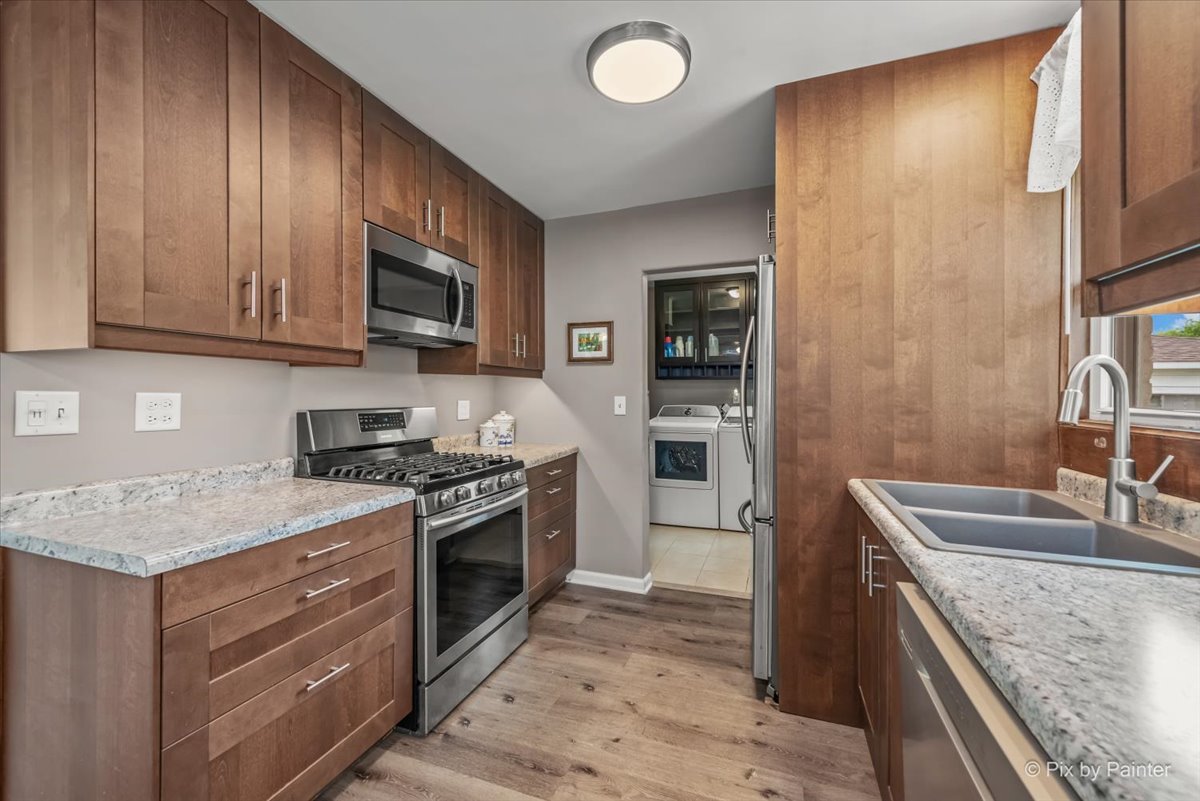 902 Stonemill Avenue Addison, IL 60101 - Photo 9 of 27
