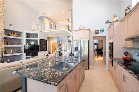 $1,099,000 | 10 Windwatch Drive, Hauppauge, NY 11788