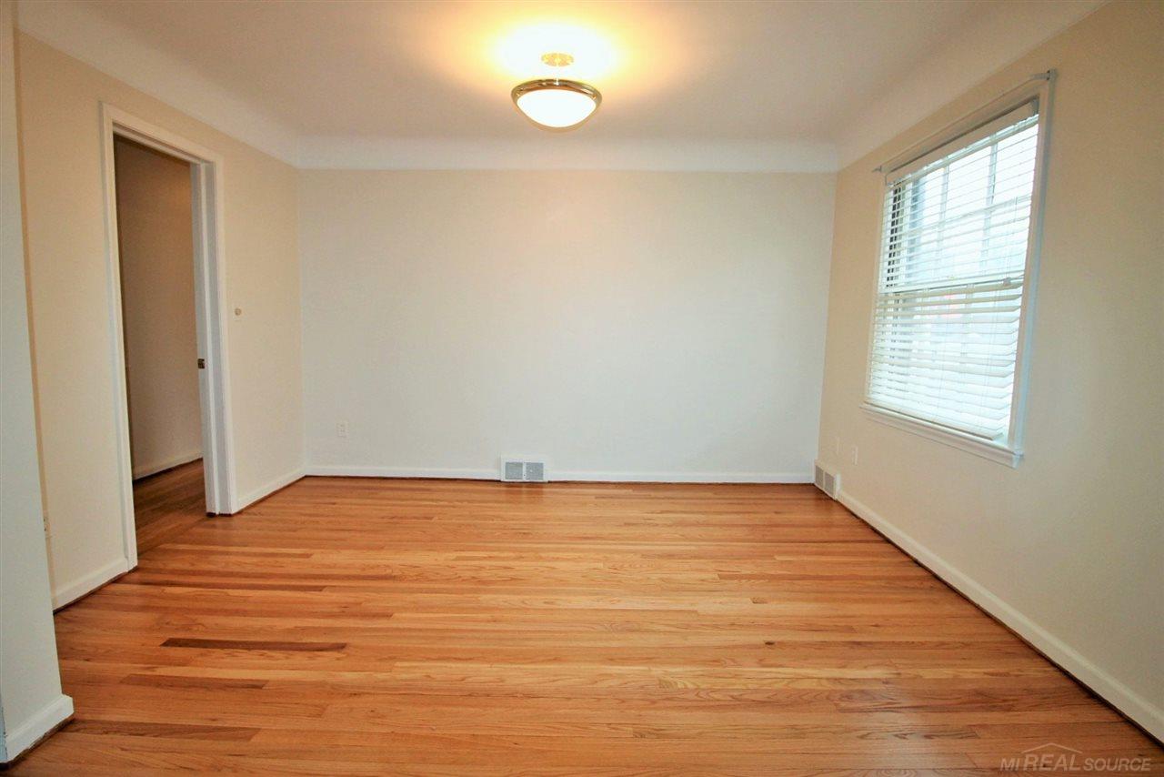 960-962 Trombley Road Grosse Pointe, MI 48230 - Photo 10 of 35 31340828-9.JPG