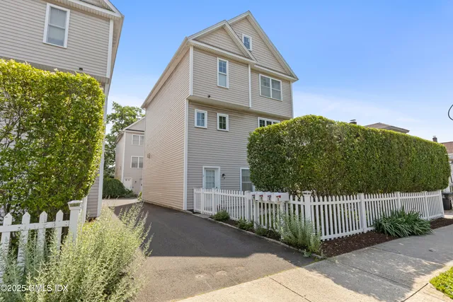 $795,000 | 214 Seaside Avenue, Unit 2, Stamford, CT 06902