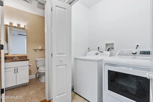 $795,000 | 214 Seaside Avenue, Unit 2, Stamford, CT 06902