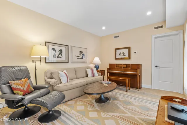 $795,000 | 214 Seaside Avenue, Unit 2, Stamford, CT 06902