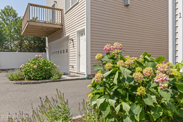 $795,000 | 214 Seaside Avenue, Unit 2, Stamford, CT 06902