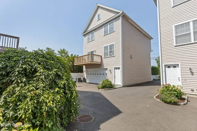 $795,000 | 214 Seaside Avenue, Unit 2, Stamford, CT 06902
