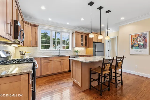 $795,000 | 214 Seaside Avenue, Unit 2, Stamford, CT 06902