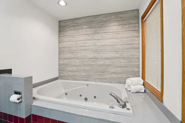 $379,900 | 530 East Hiawatha Drive, Unit 617, Wisconsin Dells, WI 53965