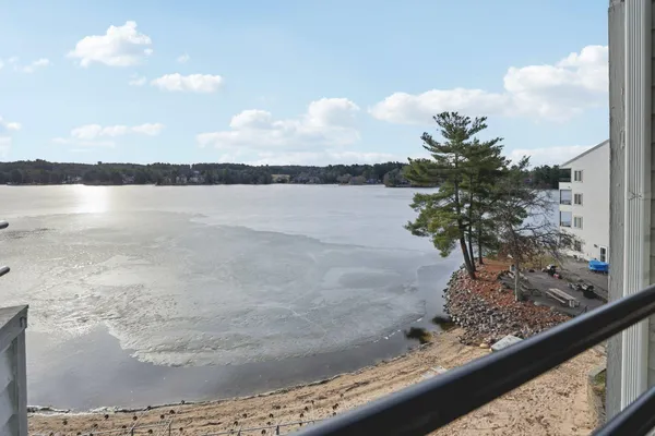 $379,900 | 530 East Hiawatha Drive, Unit 617, Wisconsin Dells, WI 53965