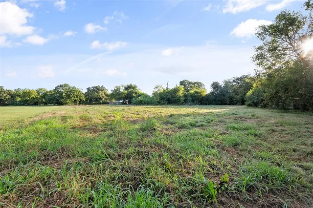 a view of an outdoor space and a yard