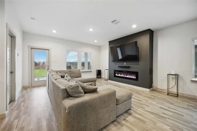 $2,200 | 303 William Lane, Rosharon, TX 77583