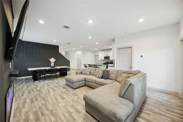 $2,200 | 303 William Lane, Rosharon, TX 77583