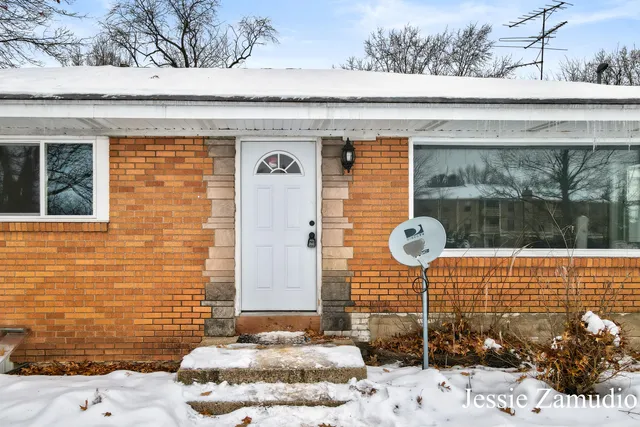 $335,000 | 609 60th Street Southeast, Kentwood, MI 49548