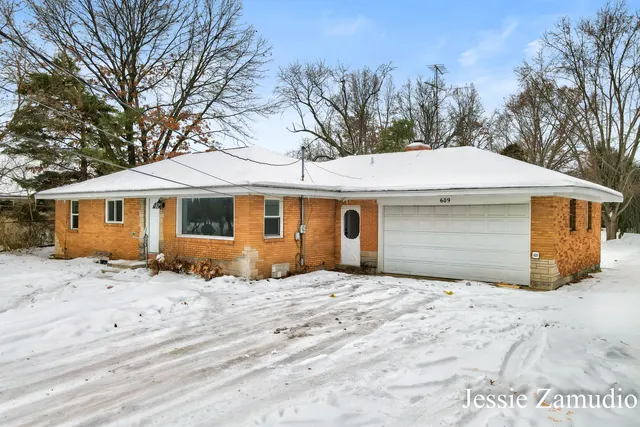 $335,000 | 609 60th Street Southeast, Kentwood, MI 49548