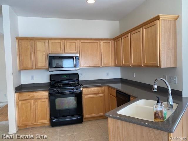 2193 Lagoon Drive Rochester Hills, MI 48309 - Photo 4 of 24