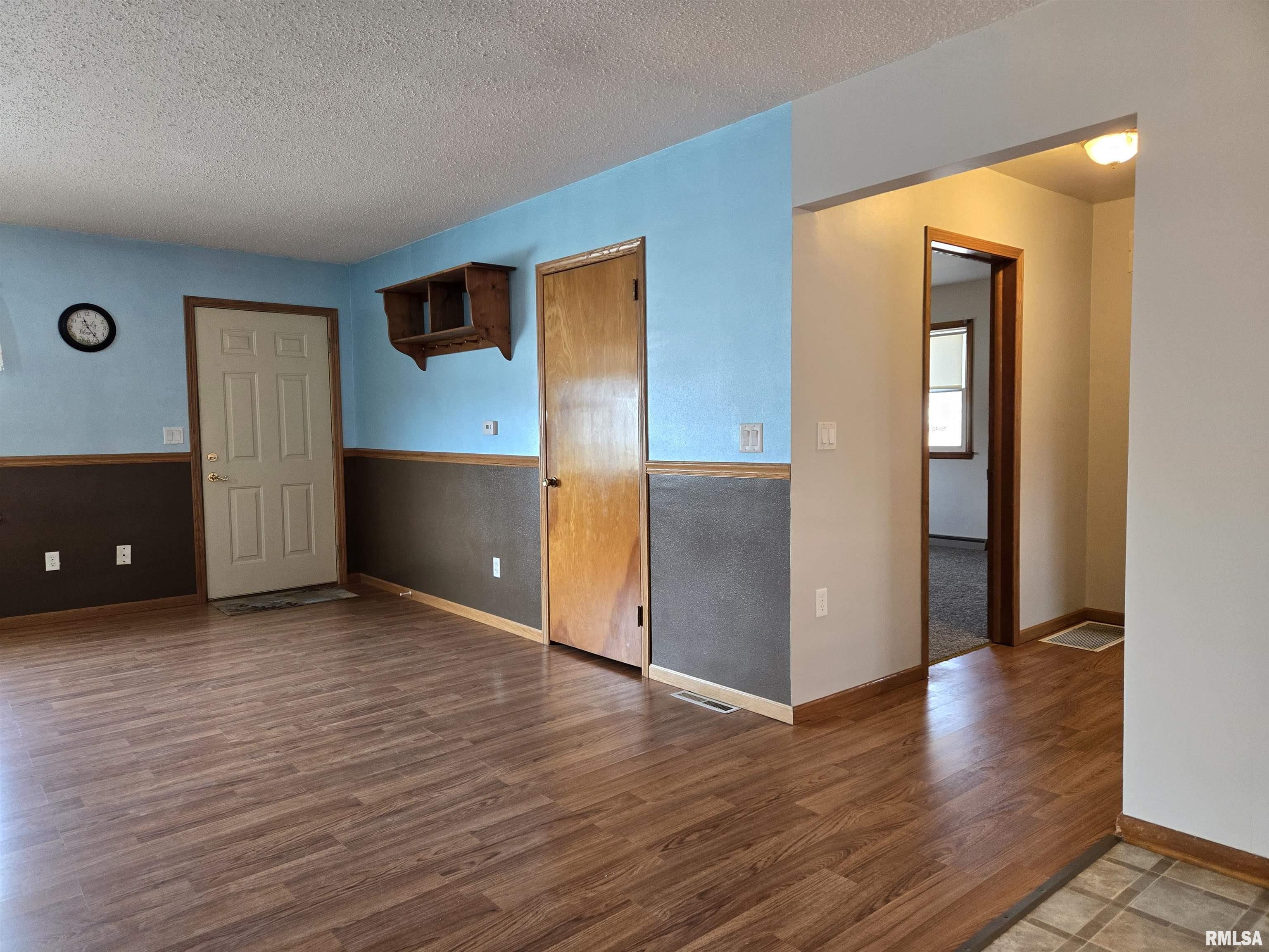 207 North 1st Street La Harpe, IL 61450 - Photo 5 of 24