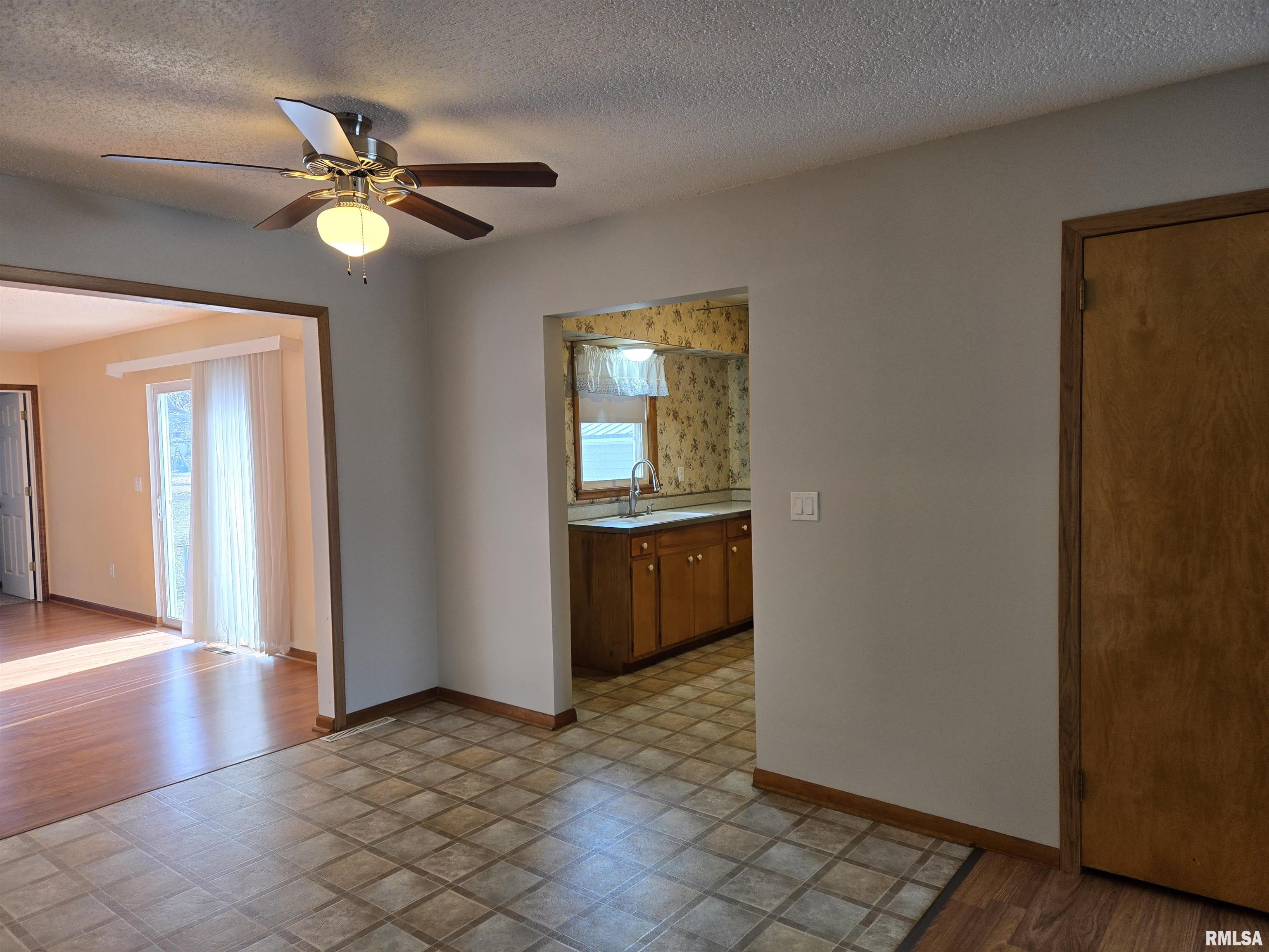 207 North 1st Street La Harpe, IL 61450 - Photo 9 of 24
