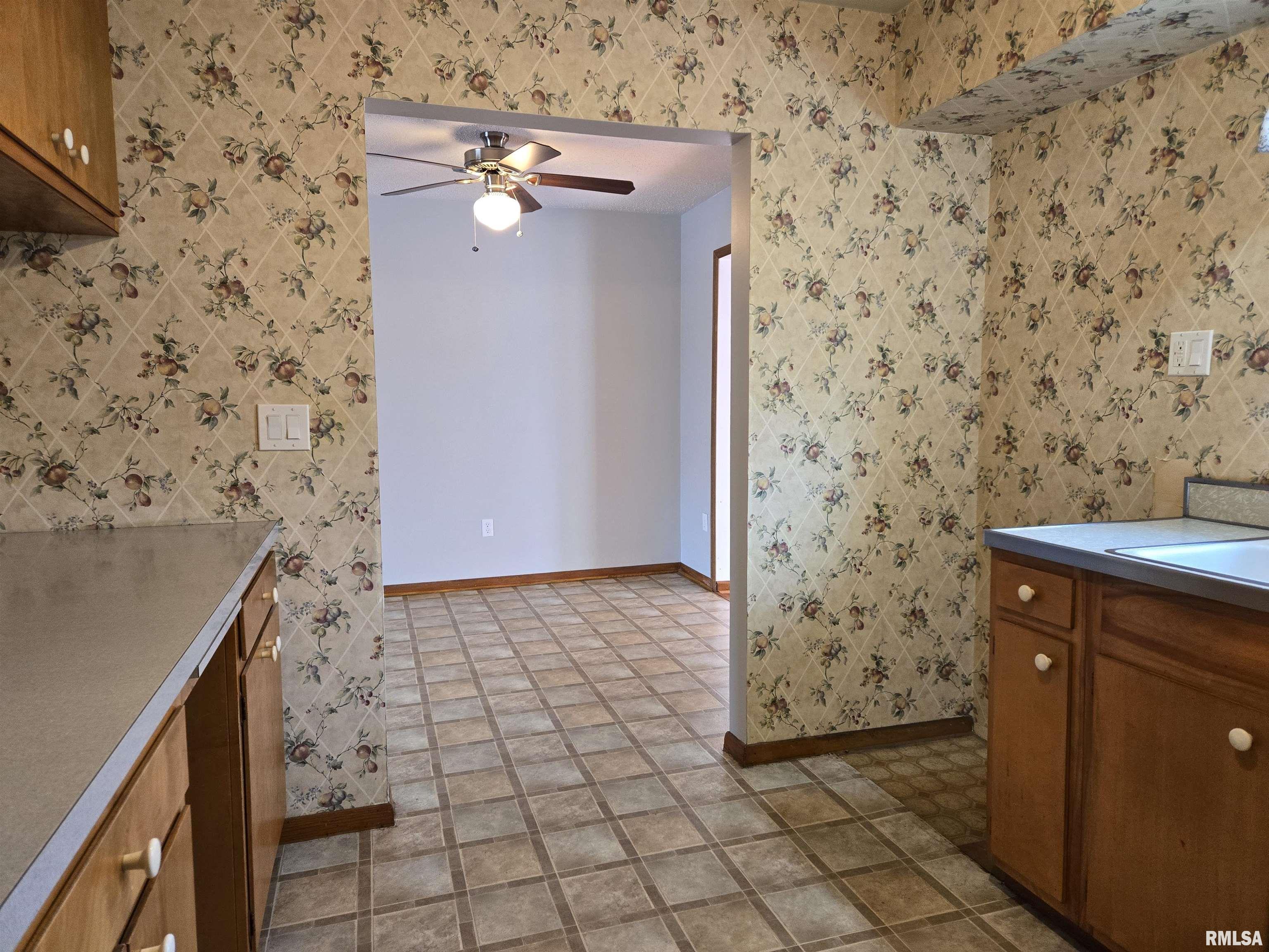 207 North 1st Street La Harpe, IL 61450 - Photo 10 of 24