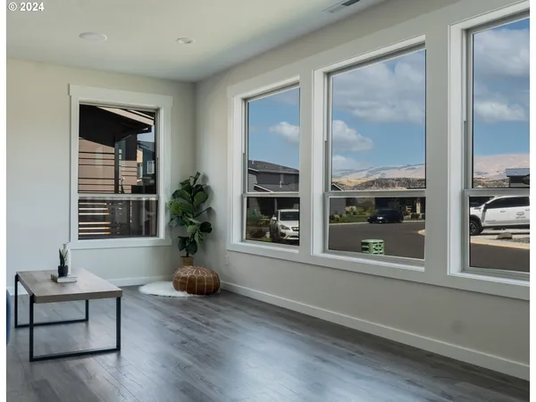 $575,000 | 112 Southshore Avenue, The Dalles, OR 97058