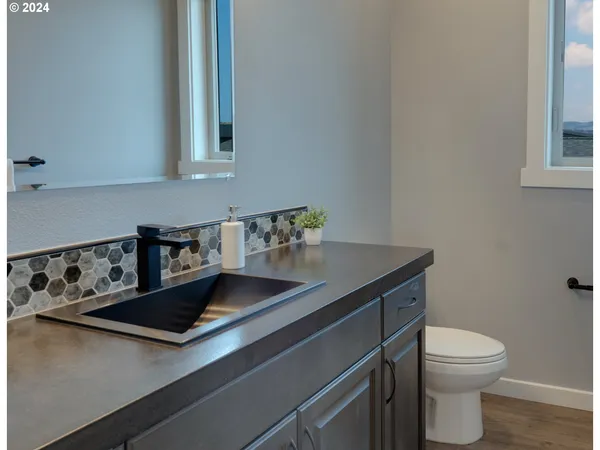$575,000 | 112 Southshore Avenue, The Dalles, OR 97058