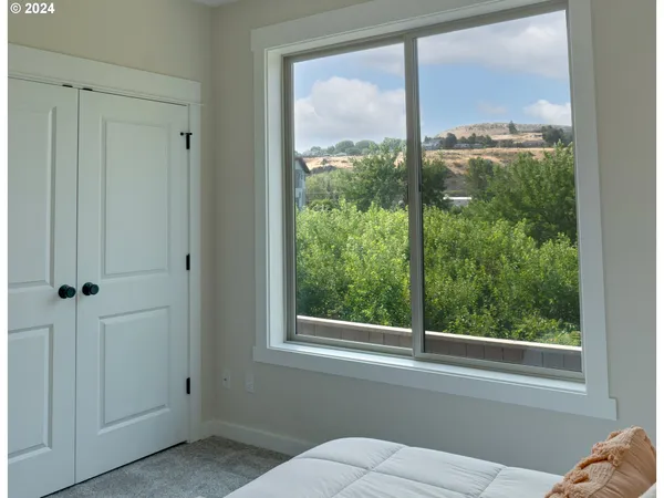 $575,000 | 112 Southshore Avenue, The Dalles, OR 97058