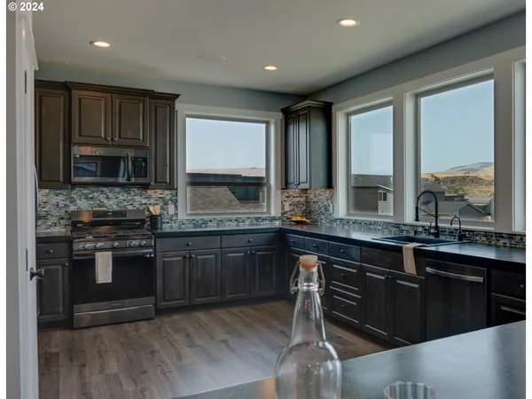 $575,000 | 112 Southshore Avenue, The Dalles, OR 97058