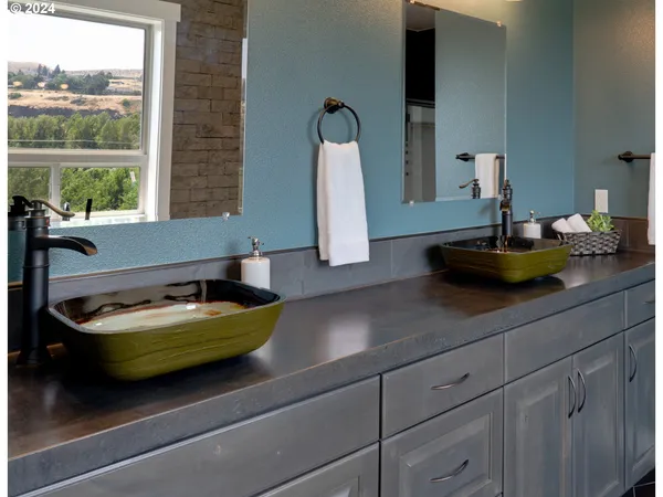 $575,000 | 112 Southshore Avenue, The Dalles, OR 97058