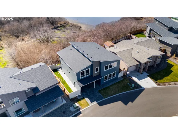 $575,000 | 112 Southshore Avenue, The Dalles, OR 97058