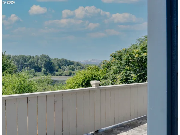 $575,000 | 112 Southshore Avenue, The Dalles, OR 97058