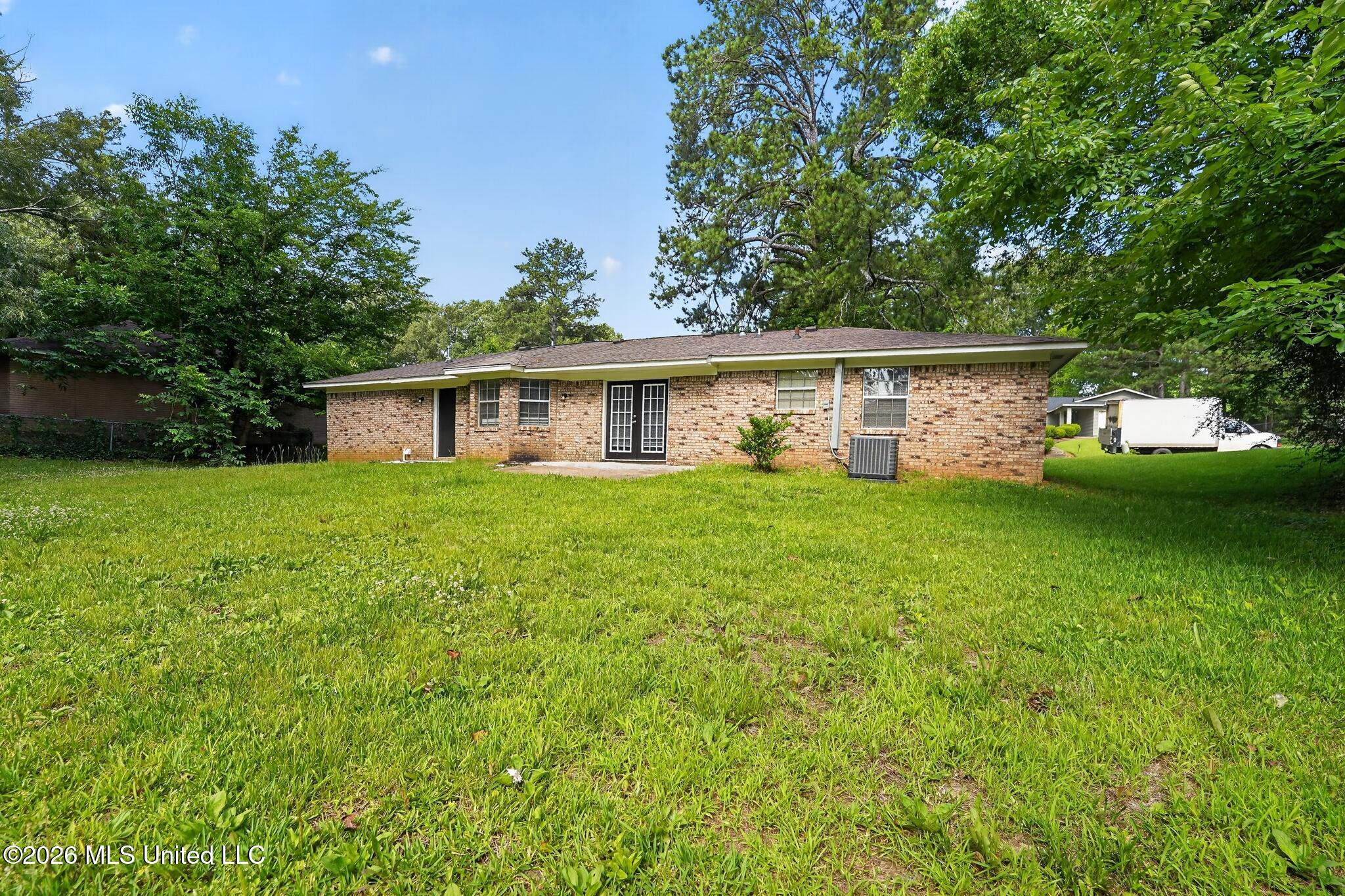 206 Valley Ridge Drive Jackson, MS 39206 - Photo 6 of 34 04_206_Valley_Ridge_Dr-Exterior-8033