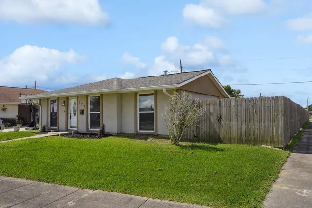 $1,700 | 177 Elvie Court, Avondale, LA 70094