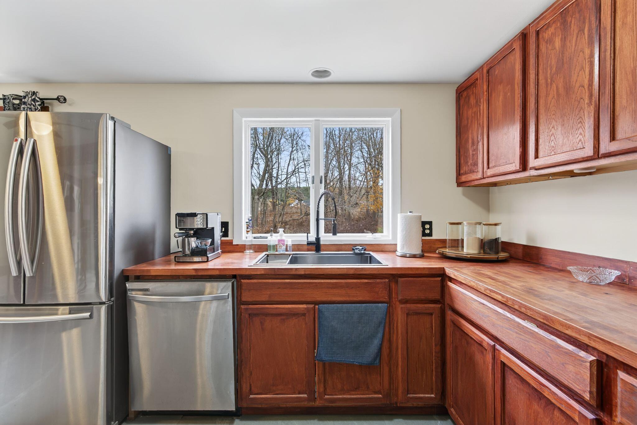 17 Graham Road, Unit 3 Westbrook, ME 04092 - Photo 11 of 35 11 Interior