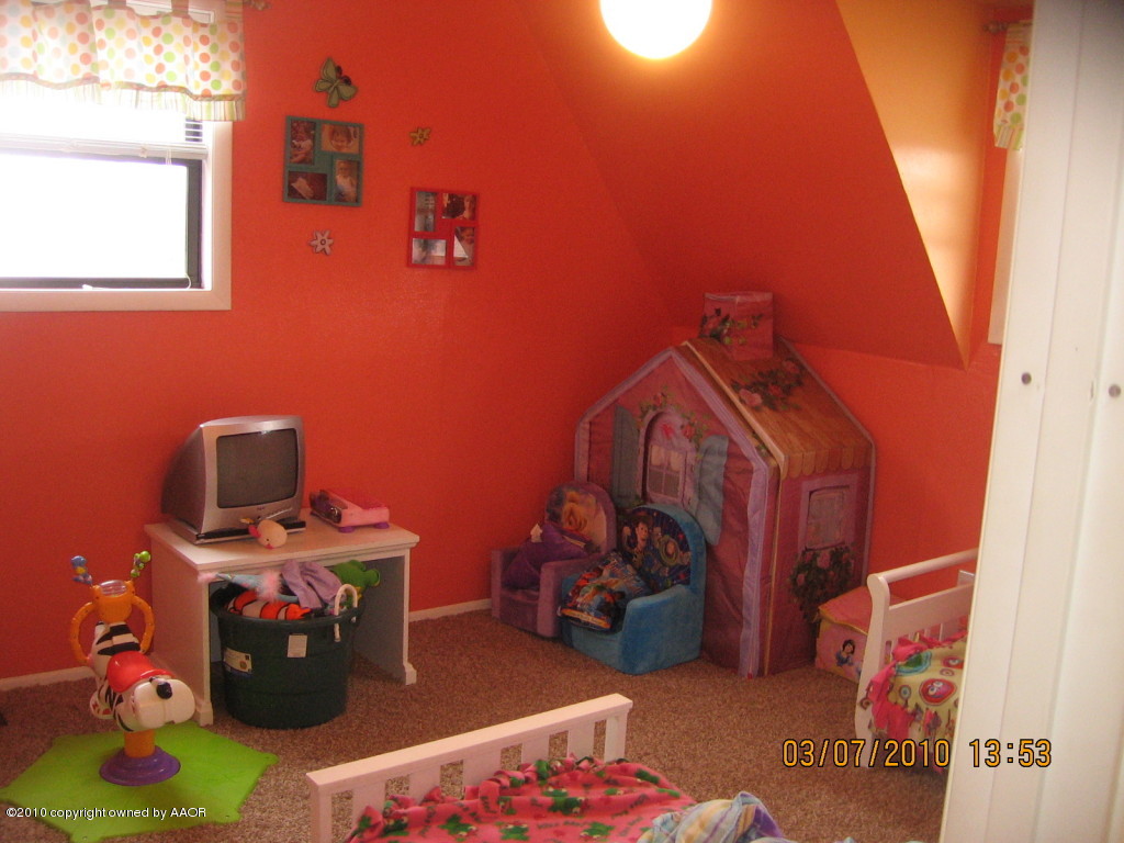 4401 Crockett Street Amarillo, TX 79110 - Photo 13 of 15 a bedroom with a bed and a window