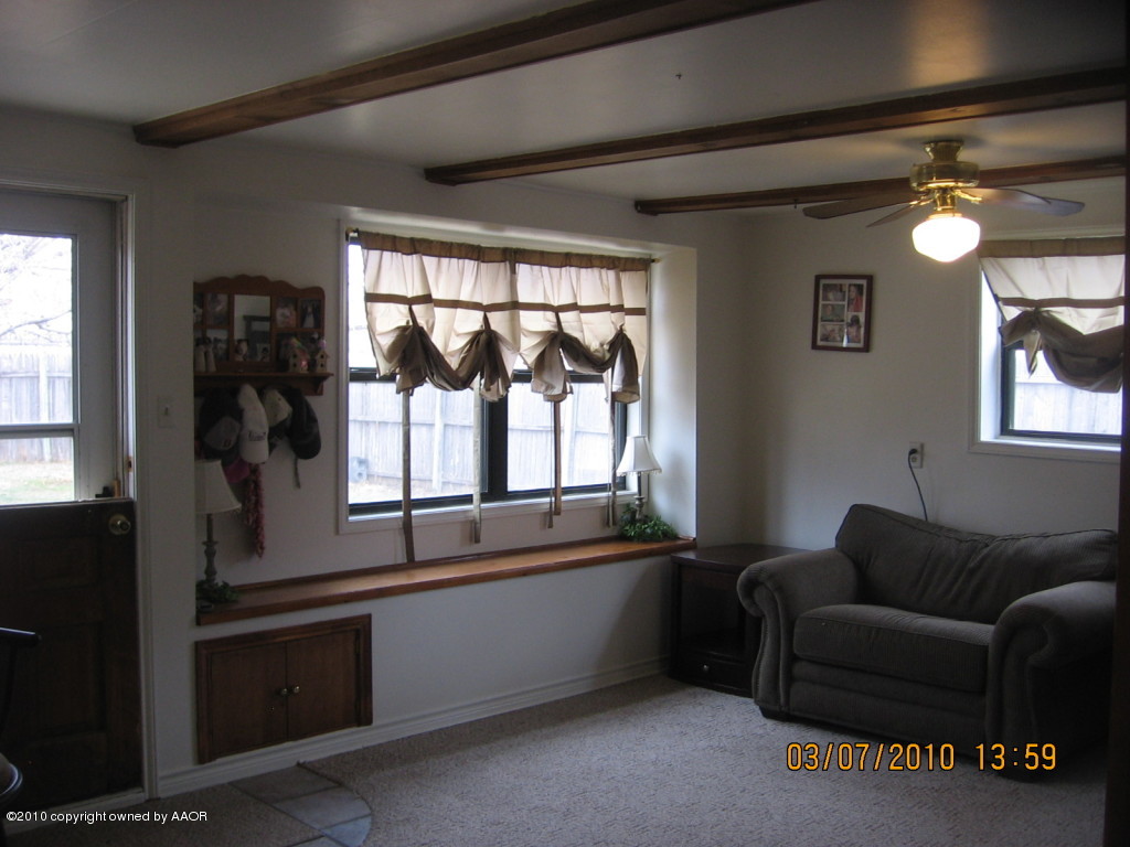 4401 Crockett Street Amarillo, TX 79110 - Photo 6 of 15 a living room with furniture and a window