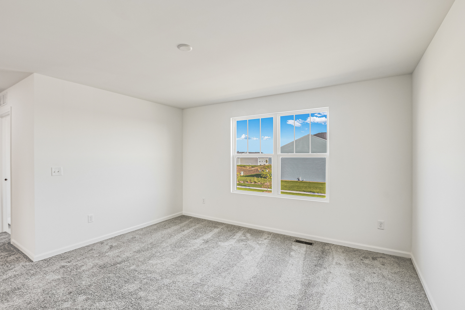 488 Endicott Road South Elgin, IL 60177 - Photo 19 of 30 an empty room with a window