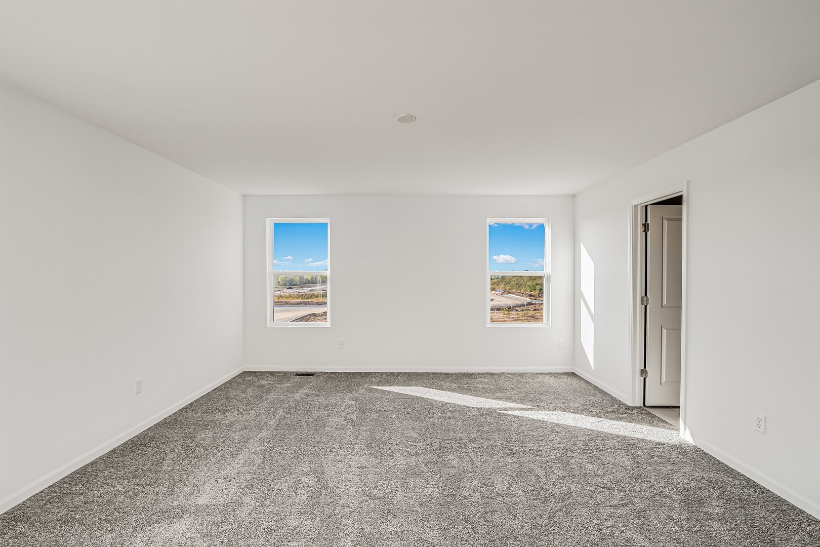488 Endicott Road South Elgin, IL 60177 - Photo 20 of 30 an empty room with windows
