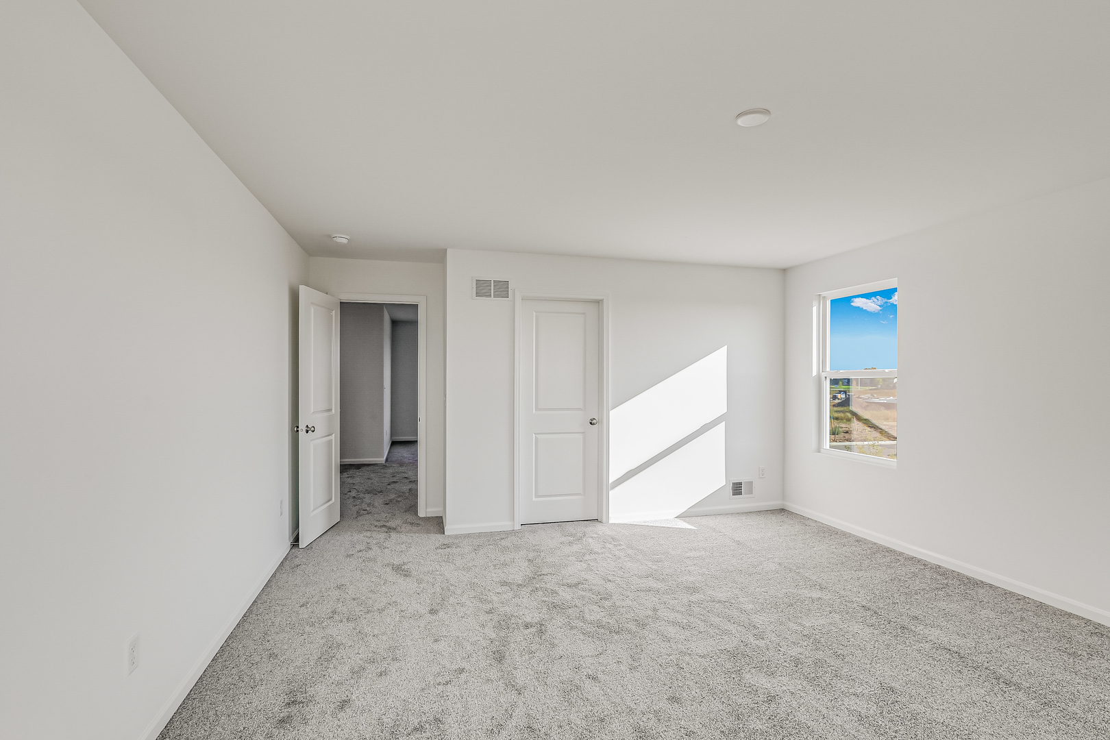 488 Endicott Road South Elgin, IL 60177 - Photo 21 of 30 an empty room with an entryway and closet