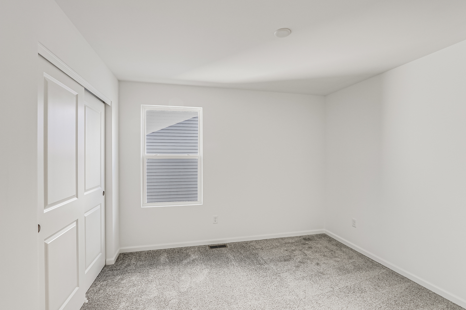 488 Endicott Road South Elgin, IL 60177 - Photo 25 of 30 an empty room with windows