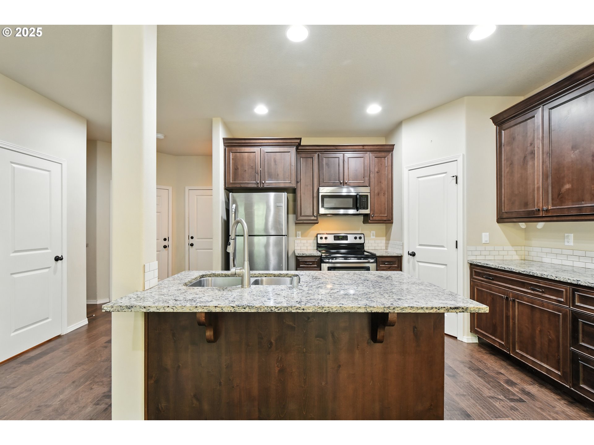 1402 Northeast 170th Circle Ridgefield, WA 98642 - Photo 8 of 25
