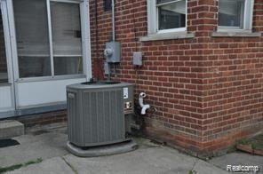31901 Marblehead Road Farmington, MI 48336 - Photo 2 of 22 2.jpg