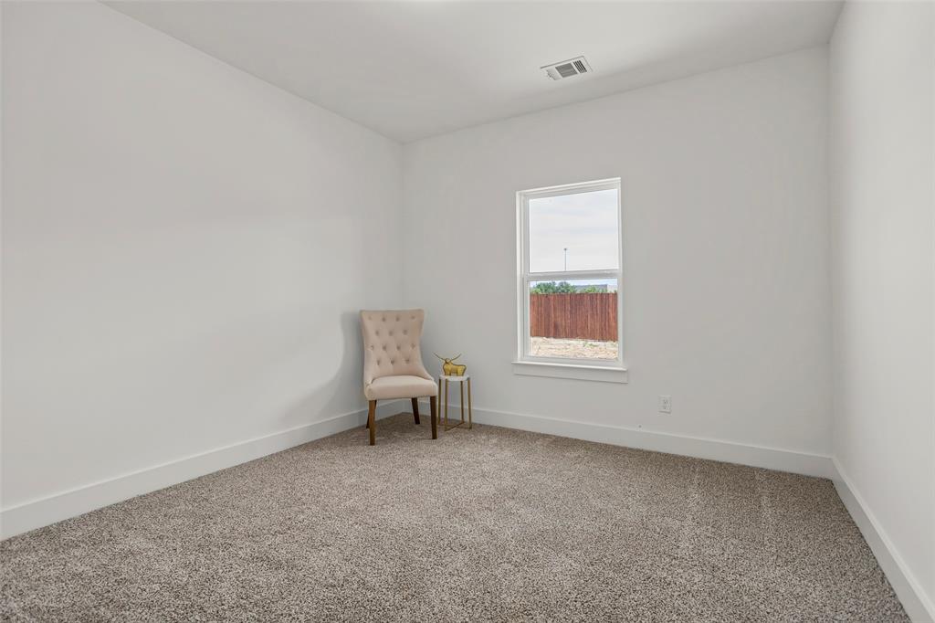 204 Cliff Court Godley, TX 76044 - Photo 20 of 27 an empty room with a window