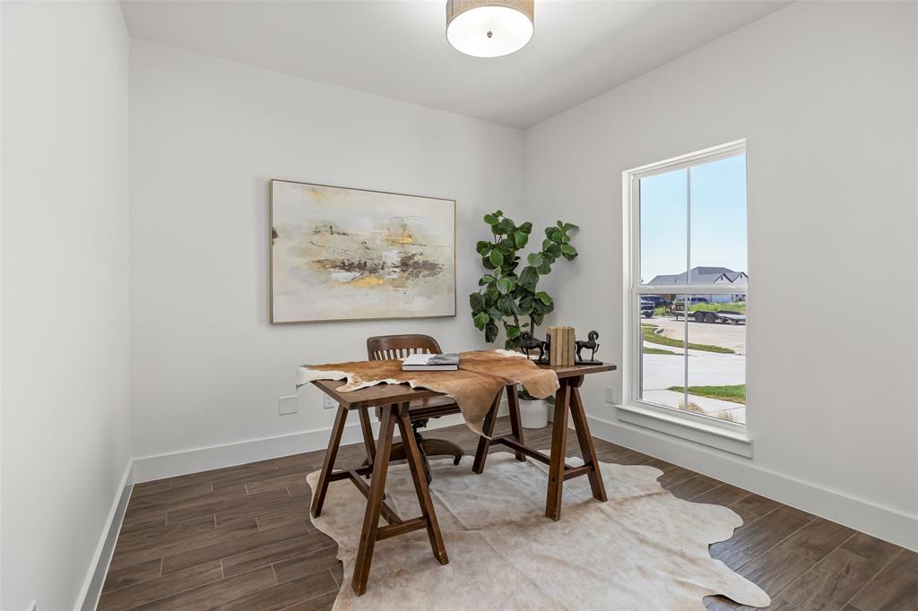 204 Cliff Court Godley, TX 76044 - Photo 4 of 27 a dining room with furniture and window