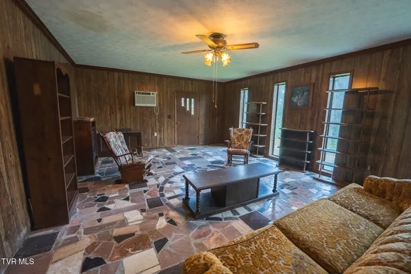 $275,000 | 331 Luther Villa Road, Sneedville, TN 37869